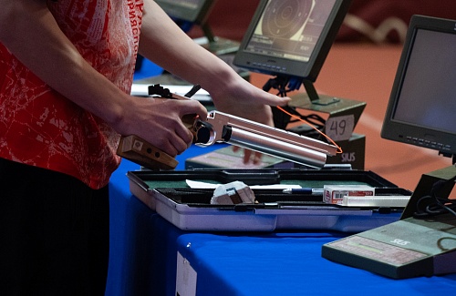 Юные спортсмены продолжают борьбу за медали